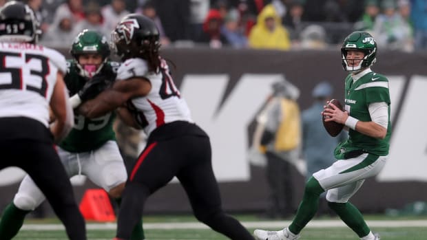 New York Jets quarterback Tim Boyle (7) looks to pass against the Atlanta Falcons during the first quarter at MetLife Stadium. 